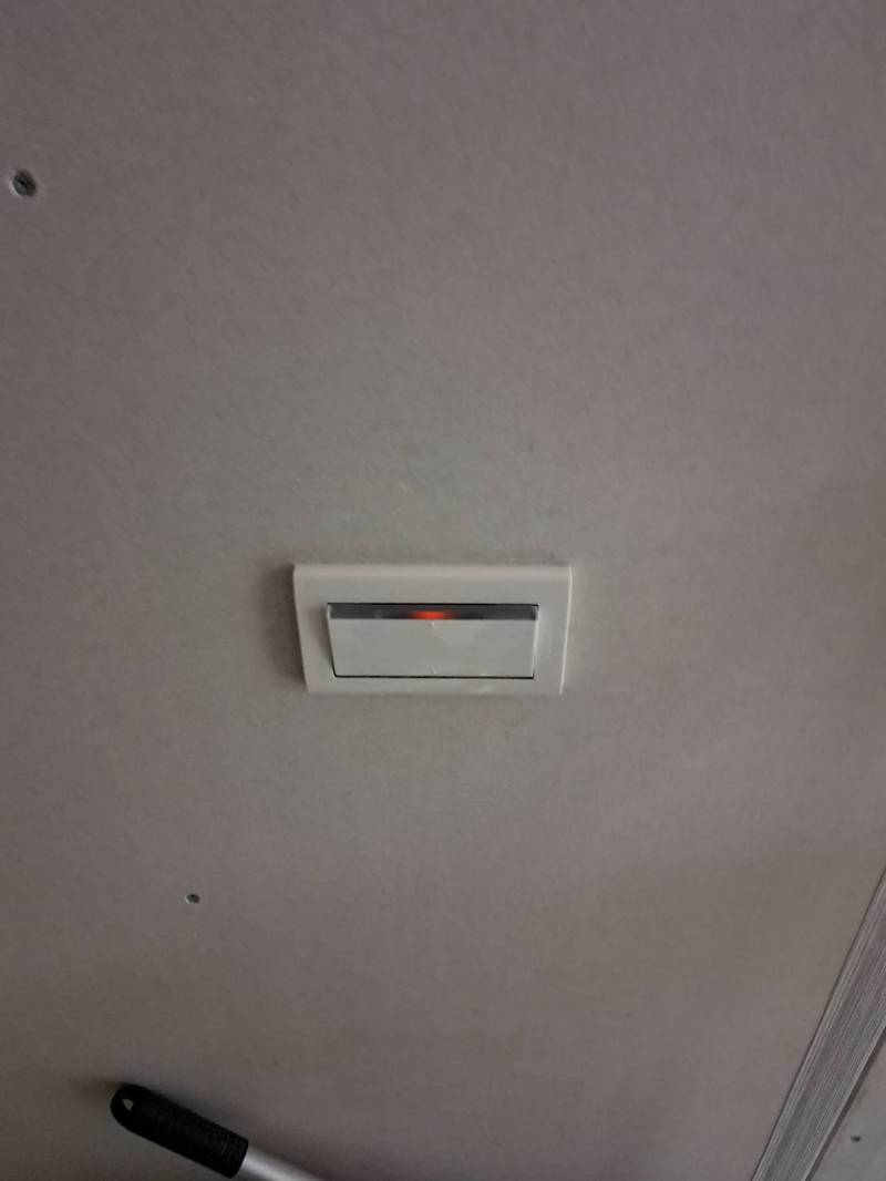 中和換電源插座開關