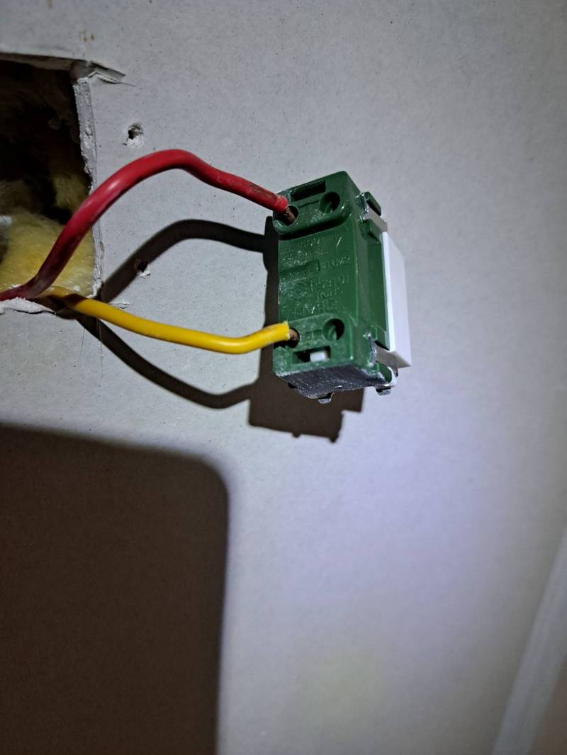 中和換電源插座開關