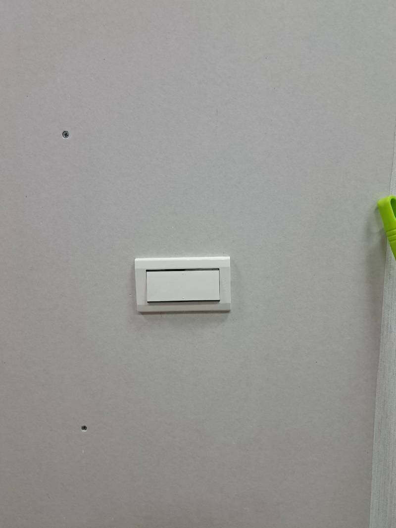 中和換電源插座開關